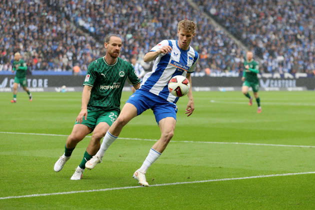 11.10.2026, xtgx, Fussball 2.Bundesliga, Hertha BSC Berlin - SpVgg Greuther Fuerth v.l. Jannis Heuer (Greuther Fürth Fuerth) Luca Schuler (Hertha BSC Berlin) Zweikampf, Aktion, action, battle for the ball (DFL DFB REGULATIONS PROHIBIT ANY USE OF PHOTOGRAPHS as IMAGE SEQUENCES and or QUASI-VIDEO) Berlin