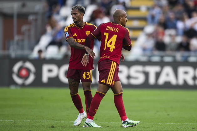 Como 1907 v AS Roma - Serie A Donyell Malen of AS Roma leaves the pitch after being sent off during the Serie A football match between Como 1907 and AS Roma. Como Italy Copyright: xNicolòxCampox