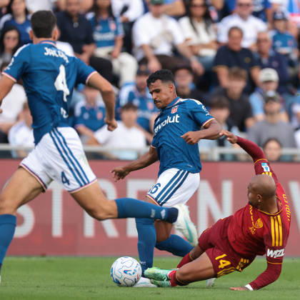 Como 1907 v AS Roma - Serie A - Season 2026-2027 Como, Italy, 11th October 2026. Donyell Malen of AS Roma makes a rash challenge on Kaiki Bruno Da Silva of Como 1907, deemed worthy of a red card by the Referee Michael Fabbri during the Como 1907 vs AS Roma Serie A match at Stadio Giuseppe Sinigaglia, Como. Picture credit should read: Jonathan Moscrop Como Stadio Giuseppe Sinigaglia Italy