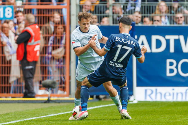 Felix Hagmann (DSC Arminia Bielefeld) und Gerrit Holtmann (VfL Bochum) im Zweikampf waehrend des Spiels der 2. Bundesliga zwischen VfL Bochum und Arminia Bielefeld, Ruhrstadion am 11. October 2026 in Bochum, Deutschland. (Foto von Mario Hommes DeFodi Images) +++ Felix Hagmann (DSC Arminia Bielefeld) und Gerrit Holtmann (VfL Bochum) battle for the ball during the 2nd Bundesliga match between VfL Bochum and Arminia Bielefeld at Vonovia Ruhrstadion on October 11, 2026 in Bochum, Germany. (Photo by Mario Hommes DeFodi Images) DFB DFL REGULATIONS PROHIBIT ANY USE OF PHOTOGRAPHS AS IMAGE SEQUENCES AND OR QUASI-VIDEO. (Photo by Mario Hommes DeFodi Images) -