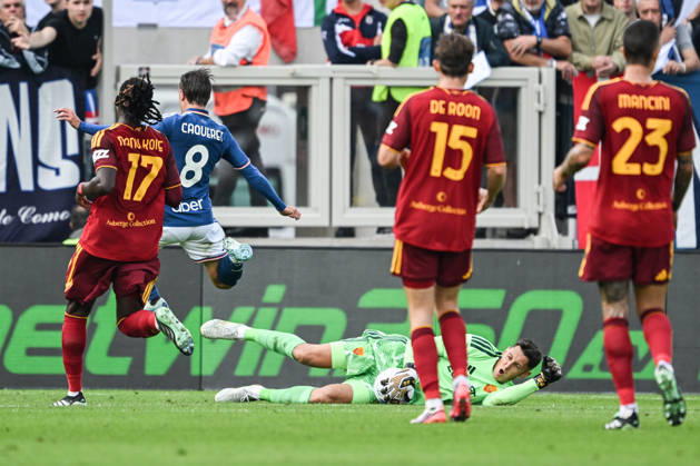 Pierluigi Gollini of AS Roma in action during the Serie A soccer match between Como Calcio and AS Roma at the Giuseppe Sinigaglia stadium in Como, north Italy - October 11, 2026 - Soccer. Copyright: xTizianoxBallabio LaPressex