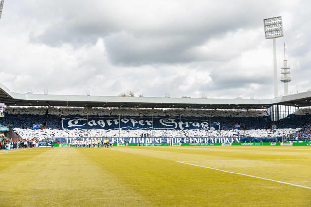 . Fans vom VfL Bochum machen eine Choreographie waehrend des Spiels der 2. Bundesliga zwischen VfL Bochum und Arminia Bielefeld, Ruhrstadion am 11. October 2026 in Bochum, Deutschland. (Foto von Mario Hommes DeFodi Images) +++ . Supporters of VfL Bochum doing a choreography during the 2nd Bundesliga match between VfL Bochum and Arminia Bielefeld at Vonovia Ruhrstadion on October 11, 2026 in Bochum, Germany. (Photo by Mario Hommes DeFodi Images) DFB DFL REGULATIONS PROHIBIT ANY USE OF PHOTOGRAPHS AS IMAGE SEQUENCES AND OR QUASI-VIDEO. (Photo by Mario Hommes DeFodi Images) -