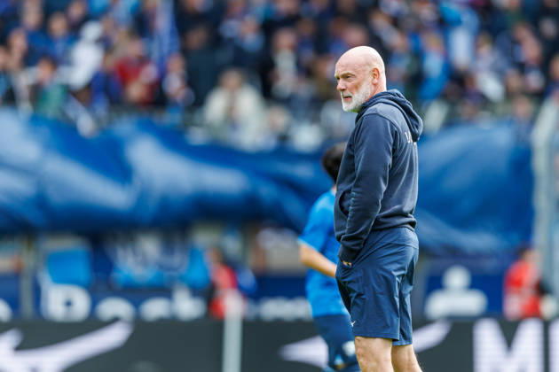 Trainer Uwe Roesler (VfL Bochum) schaut waehrend des Spiels der 2. Bundesliga zwischen VfL Bochum und Arminia Bielefeld, Ruhrstadion am 11. October 2026 in Bochum, Deutschland. (Foto von Mario Hommes DeFodi Images) +++ Trainer Uwe Roesler (VfL Bochum) looks on during the 2nd Bundesliga match between VfL Bochum and Arminia Bielefeld at Vonovia Ruhrstadion on October 11, 2026 in Bochum, Germany. (Photo by Mario Hommes DeFodi Images) DFB DFL REGULATIONS PROHIBIT ANY USE OF PHOTOGRAPHS AS IMAGE SEQUENCES AND OR QUASI-VIDEO. (Photo by Mario Hommes DeFodi Images) -