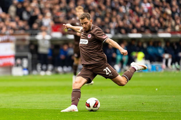 Lars Ritzka (FC St. Pauli, 21) Torschuss Torchance, GER, FC St. Pauli vs. Karlsruher SC, Fussball, 2. Bundesliga, Spieltag 7, Saison 2026 2027, 11.10.2026 DFL REGULATIONS PROHIBIT ANY USE OF PHOTOGRAPHS AS IMAGE SEQUENCES AND OR QUASI-VIDEO GER, FC St. Pauli vs. Karlsruher SC, Fussball, 2. Bundesliga, Spieltag 7, Saison 2026 2027, 11.10.2026 Hamburg Copyright: xEibner-Pressefoto MaxxVincenx EP_MVN