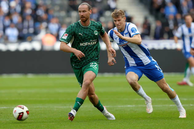 11.10.2026, xtgx, Fussball 2.Bundesliga, Hertha BSC Berlin - SpVgg Greuther Fuerth v.l. Jannis Heuer (Greuther Fürth Fuerth) Luca Schuler (Hertha BSC Berlin) Zweikampf, Aktion, action, battle for the ball (DFL DFB REGULATIONS PROHIBIT ANY USE OF PHOTOGRAPHS as IMAGE SEQUENCES and or QUASI-VIDEO) Berlin