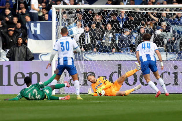 11.10.2026, xtgx, Fussball 2.Bundesliga, Hertha BSC Berlin - SpVgg Greuther Fuerth v.l. Omar Sillah (Greuther Fürth Fuerth) Paul Seguin (Hertha BSC Berlin) Marius Gersbeck (Hertha BSC Berlin) Linus Gechter (Hertha BSC Berlin) Zweikampf, Aktion, action, battle for the ball (DFL DFB REGULATIONS PROHIBIT ANY USE OF PHOTOGRAPHS as IMAGE SEQUENCES and or QUASI-VIDEO) Berlin