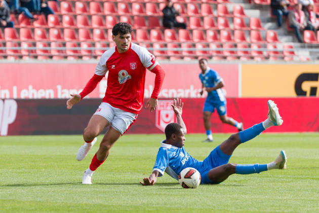 Burim Halili (HFC, 5), Ali Kasola (RSV, 66), Hallescher FC vs. RSV Eintracht 1949, Fussball, Regionalliga Nordost, 12. Spieltag, Saison 2026 27, 11.10.2026 Halle Leuna Chemie Stadion ST Deutschland