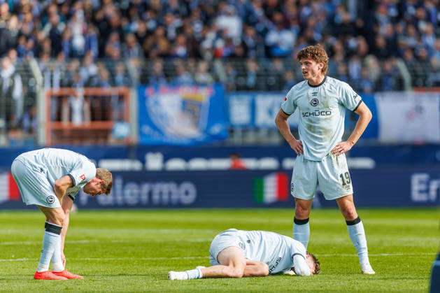 Joel Grodowski (DSC Arminia Bielefeld) verletzt waehrend des Spiels der 2. Bundesliga zwischen VfL Bochum und Arminia Bielefeld, Ruhrstadion am 11. October 2026 in Bochum, Deutschland. (Foto von Mario Hommes DeFodi Images) +++ Joel Grodowski (DSC Arminia Bielefeld) injured during the 2nd Bundesliga match between VfL Bochum and Arminia Bielefeld at Vonovia Ruhrstadion on October 11, 2026 in Bochum, Germany. (Photo by Mario Hommes DeFodi Images) DFB DFL REGULATIONS PROHIBIT ANY USE OF PHOTOGRAPHS AS IMAGE SEQUENCES AND OR QUASI-VIDEO. (Photo by Mario Hommes DeFodi Images) -
