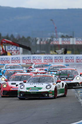 Hockenheim, Deutschland 09.- 11. Oktober 2026: Porsche Sixt Carrera Cup Deutschland - 2026 - Saisonfinale - Hockenheimring - Sonntag Rennen 2 Im Bild: Michael Essmann (GER 54) führt fuehrt das Feld an Hockenheimring Baden Württemberg Copyright: xFotostandx xFWMEDIAx