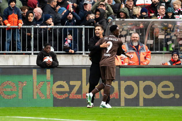 Tor zum 1:0 Abdoulie Ceesay (FC St. Pauli, 09) jubelt Jubel mit Marcel Rapp (FC St. Pauli, Trainer), GER, FC St. Pauli vs. Karlsruher SC, Fussball, 2. Bundesliga, Spieltag 7, Saison 2026 2027, 11.10.2026 DFL REGULATIONS PROHIBIT ANY USE OF PHOTOGRAPHS AS IMAGE SEQUENCES AND OR QUASI-VIDEO GER, FC St. Pauli vs. Karlsruher SC, Fussball, 2. Bundesliga, Spieltag 7, Saison 2026 2027, 11.10.2026 Hamburg Copyright: xEibner-Pressefoto MaxxVincenx EP_MVN