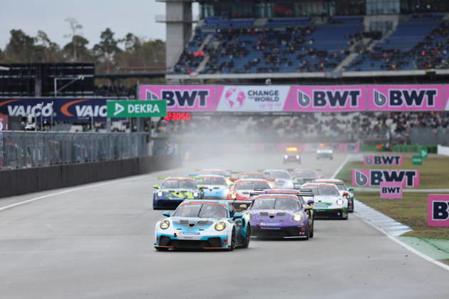 Hockenheim, Deutschland 09.- 11. Oktober 2026: Porsche Sixt Carrera Cup Deutschland - 2026 - Saisonfinale - Hockenheimring - Sonntag Rennen 2 Im Bild: Start Caleb Sumich (AUS 14) führt fuehrt das Feld an Hockenheimring Baden Württemberg Copyright: xFotostandx xFWMEDIAx