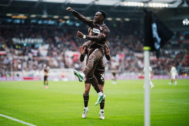 2. Bundesliga: FC St. Pauli vs. Karlsruher SC, 11.10.2026 TOR, JUBEL durch Abdoulie Ceesay (FC St. Pauli, 9) zum 1:0; Fußball, 2. Bundesliga, 7. Spieltag: FC St. Pauli vs. Karlsruher SC am 11.10.2026 im Millerntor-Stadion, Hamburg DFL REGULATIONS PROHIBIT ANY USE OF PHOTOGRAPHS AS IMAGE SEQUENCES AND OR QUASI-VIDEO. Copyright: xBEAUTIFULxSPORTS Tonhäuserx