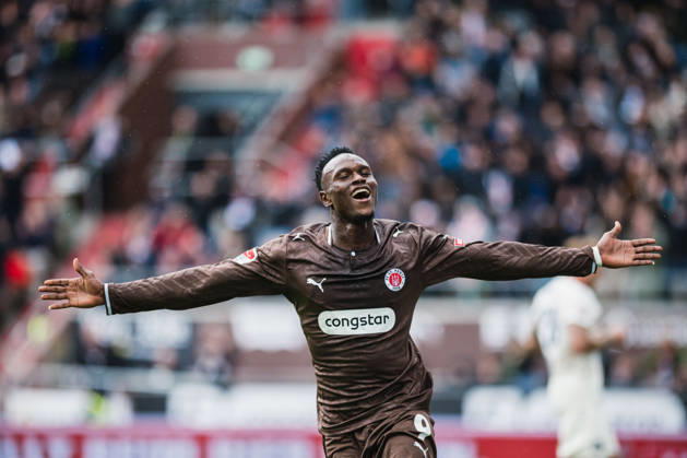 2. Bundesliga: FC St. Pauli vs. Karlsruher SC, 11.10.2026 TOR, JUBEL durch Abdoulie Ceesay (FC St. Pauli, 9) zum 1:0; Fußball, 2. Bundesliga, 7. Spieltag: FC St. Pauli vs. Karlsruher SC am 11.10.2026 im Millerntor-Stadion, Hamburg DFL REGULATIONS PROHIBIT ANY USE OF PHOTOGRAPHS AS IMAGE SEQUENCES AND OR QUASI-VIDEO. Copyright: xBEAUTIFULxSPORTS Tonhäuserx