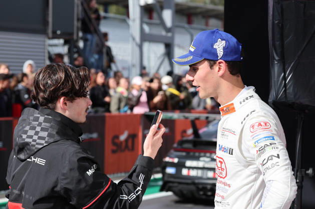 Hockenheim, Deutschland 09.- 11. Oktober 2026: Porsche Sixt Carrera Cup Deutschland - 2026 - Saisonfinale - Hockenheimring - Sonntag Rennen 2 Im Bild: Keagan Masters (ZA 3) im Interview Hockenheimring Baden Württemberg Copyright: xFotostandx xFWMEDIAx