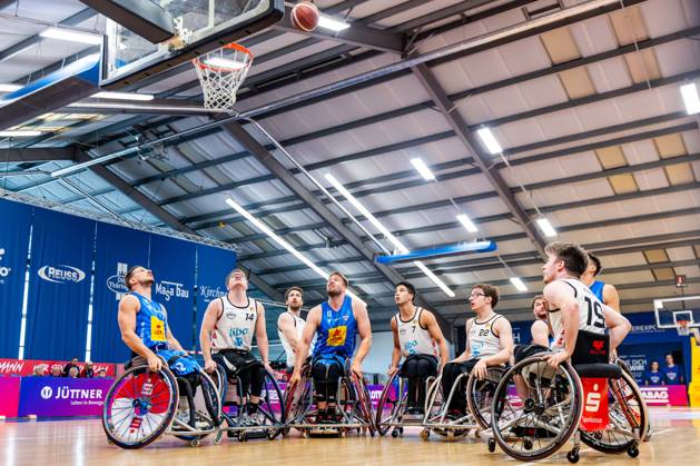 11.10.2026, GER, Rollstuhlbasketball, Maenner Frauen, Saison 26 27, Funke Cup, Hauptrunde, Thuringia Bulls - Spinto Muensterland Jens-Eike Albrecht (Thuringia Bulls), Fabian Jansen (Spinto Muensterland), Alexander Budde (Thuringia Bulls), Ilias El Bennay (Spinto Muensterland), Joel Schroeder (Spinto Muensterland), Janne Kraehe (Spinto Muensterland) 99189 Elxleben Fit-In Freizeitanlage Sporthal Thueringen Deutschland