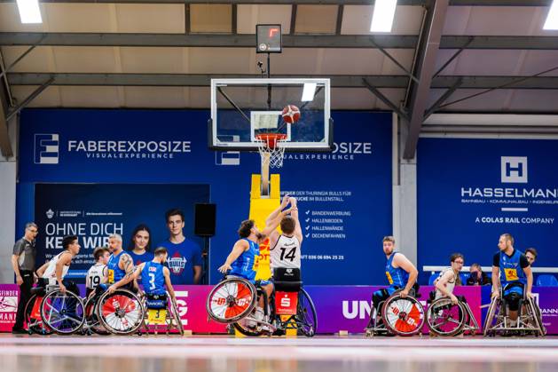 11.10.2026, GER, Rollstuhlbasketball, Maenner Frauen, Saison 26 27, Funke Cup, Hauptrunde, Thuringia Bulls - Spinto Muensterland Jordi Ruiz Jordan (Thuringia Bulls), Fabian Jansen (Spinto Muensterland) 99189 Elxleben Fit-In Freizeitanlage Sporthal Thueringen Deutschland