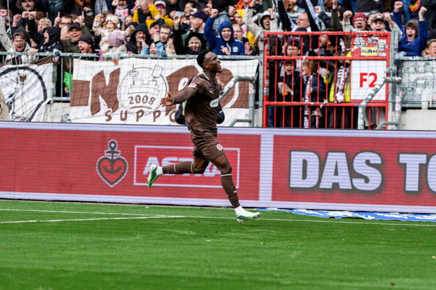 Deutschland: Fußball 2. Bundesliga 2026 27, 7. Spieltag FC St. Pauli vs Karlsruher SC Millerntor-Stadion (Hamburg St. Pauli): 1:0 für Fc St. Pauli durch Abdoulie Ceesay (FC St. Pauli, 9) Copyright: xStefanxTrochax