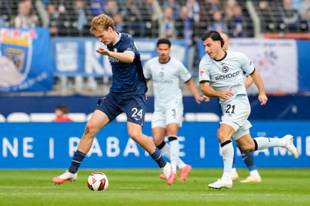 Mats Pannewig (VfL Bochum 1848, 24) und Stefano Russo (DSC Arminia Bielefeld, 21). GER, VfL Bochum 1848 vs DSC Arminia Bielefeld, 2. Bundesliga, 7. Spieltag, Saison 2026-27, Vonovia Ruhrstadion, Bochum, 11.10.2026 DFL REGULATIONS PROHIBIT ANY USE OF PHOTOGRAPHS AS IMAGE SEQUENCES AND OR QUASI-VIDEO VfL Bochum 1848 vs DSC Arminia Bielefeld, 2. Bundesliga, 7. Spieltag, Saison 2026-27, 11.10.2026 Bochum Copyright: xEibner-Pressefoto ScottxColemanx EP_SCN