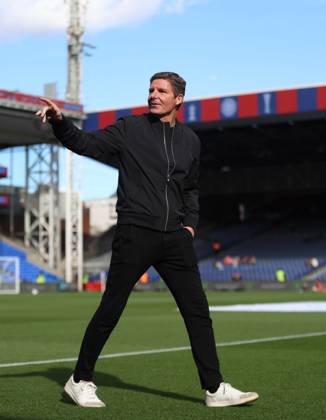 Premier League - Crystal Palace v Nottingham Forest LONDON, ENGLAND, OCTOBER 11: Oliver Glasner Manager of Nottingham Forest and former Crystal Palace manager on the Selhurst Park pitch ahead of the match during The Premier League match between Crystal Palace v Nottingham Forest at Selhurst Park Stadium, London, England, on October 11. (Photo by Daniel Weir) London Selhurst Park Stadium England Copyright: xDanielxWeir SportsxPressxPhotox Sportspressphoto_SPR252330