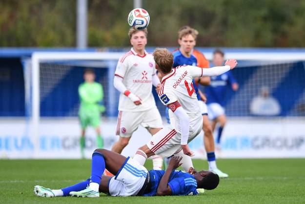 Schalke 04 U19 - Fortuna Düsseldorf U19 ** NUR FÜR REDAKTIONELLE ZWECKE ** EDITORIAL USE ONLY **<p>Fußball U19 DFB-Nachwuchsliga - Vorrunde Gruppe H 7.SPIELTAG: Schalke 04 U19 - Fortuna Düsseldorf U19 am 11.10.2026 im Parkstadion in Gelsenkirchen Aboubacar Koba Bangoura ( Schalke 04 U19 ), unten - Luis Sinkiewicz ( Fortuna Düsseldorf U19 ), oben Deutschland Nordrhein-Westfalen Gelsenkirchen Copyright: ThorstenxTillmann