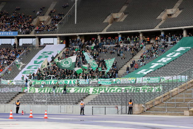 11.10.2026, xtgx, Fussball 2.Bundesliga, Hertha BSC Berlin - SpVgg Greuther Fuerth v.l. Fans, Schals, Stimmung, Trikots, Ultras, Zuschauer, Besucher, Spruchband, Banner (DFL DFB REGULATIONS PROHIBIT ANY USE OF PHOTOGRAPHS as IMAGE SEQUENCES and or QUASI-VIDEO) Berlin