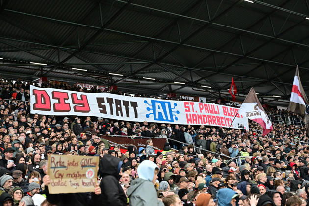 11.10.2026,GER Fußball, Männer, 2.BL, Spieltag 5, Saison 2026 2027, Hamburg, FC St. Pauli vs Karlsruher SC Feature Fanblock von Pauli DFB DFL regulations prohibit any use of photographs as image sequences and or quasi-video) Hamburg Millerntorstadion Hamburg Deutschland Copyright: xnordphotoxGmbH xWitkex