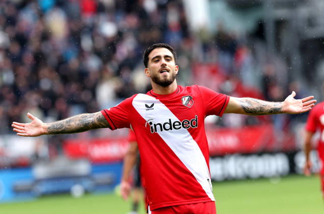 UTRECHT - FC Utrecht forward Angel Alarcon celebrates after scoring during the Vriendenloterij Eredivisie match between FC Utrecht and Willem II at Stadion Galgenwaard on 11 October 2026 in Utrecht, Netherlands. PETER LOUS EYE4IMAGES DeFodi Images -
