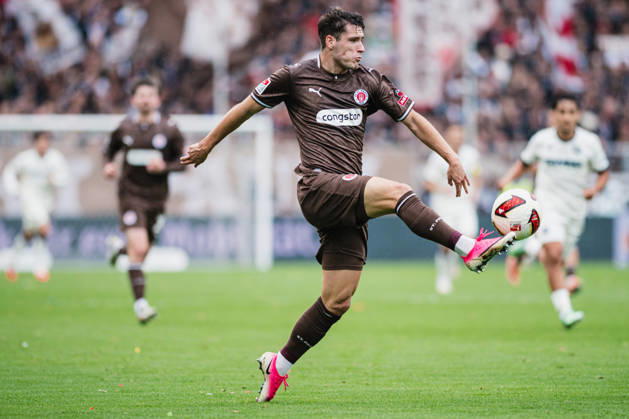 2. Bundesliga: FC St. Pauli vs. Karlsruher SC, 11.10.2026 Arkadiusz Pyrka (FC St. Pauli, 11); Fußball, 2. Bundesliga, 7. Spieltag: FC St. Pauli vs. Karlsruher SC am 11.10.2026 im Millerntor-Stadion, Hamburg DFL REGULATIONS PROHIBIT ANY USE OF PHOTOGRAPHS AS IMAGE SEQUENCES AND OR QUASI-VIDEO. Copyright: xBEAUTIFULxSPORTS Tonhäuserx