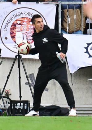11.10.2026,GER Fußball, Männer, 2.BL, Spieltag 5, Saison 2026 2027, Hamburg, FC St. Pauli vs Karlsruher SC Trainer Marcel Rapp (Pauli) DFB DFL regulations prohibit any use of photographs as image sequences and or quasi-video) Hamburg Millerntorstadion Hamburg Deutschland Copyright: xnordphotoxGmbH xWitkex