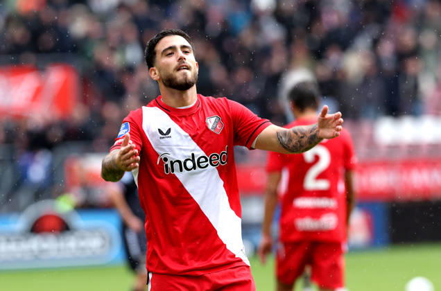 UTRECHT - FC Utrecht forward Angel Alarcon celebrates after scoring during the Vriendenloterij Eredivisie match between FC Utrecht and Willem II at Stadion Galgenwaard on 11 October 2026 in Utrecht, Netherlands. PETER LOUS EYE4IMAGES DeFodi Images -