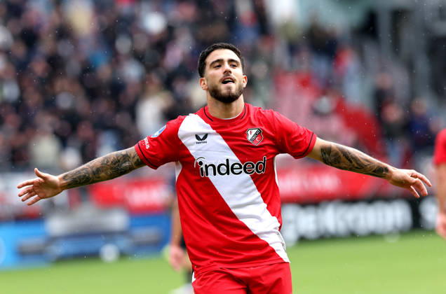 UTRECHT - FC Utrecht forward Angel Alarcon celebrates after scoring during the Vriendenloterij Eredivisie match between FC Utrecht and Willem II at Stadion Galgenwaard on 11 October 2026 in Utrecht, Nederland. PETER LOUS EYE4IMAGES DeFodi Images -