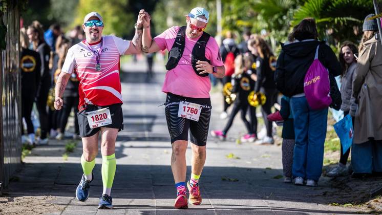 Marathon am Baldeneysee in Essen ** NUR FÜR REDAKTIONELLE ZWECKE ** EDITORIAL USE ONLY **<p>Rund 1800 Läufer begeben sich am Sonntagmorgen, 11.10.2026, im Rahmenprogramm des Mararthons am Baldeneysee auf eine gut 18 Kilometer lange Seerunde. Deutschland NRW Essen Copyright: MartinxMöller