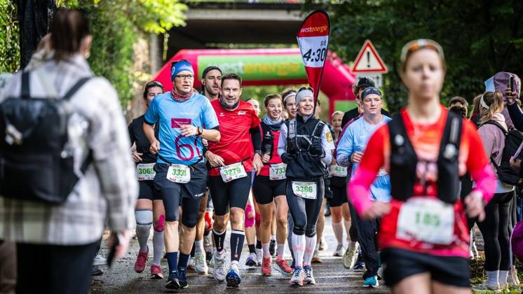 Marathon am Baldeneysee in Essen ** NUR FÜR REDAKTIONELLE ZWECKE ** EDITORIAL USE ONLY **<p>Rund 1200 Läufer begeben sich am Sonntagmorgen, 11.10.2026, beim Marathon am Baldeneysee auf eine doppelte Runde um den See. Deutschland NRW Essen Copyright: MartinxMöller