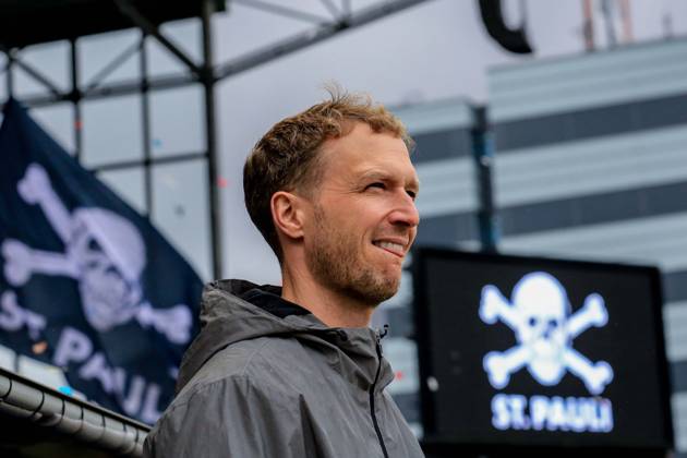 Maximilian Senft Trainer ( KSC ) Deutschland , Hamburg , Millerntorstadion , Fussball , 2. Bundesliga , FC St Pauli - Karlsruher SC