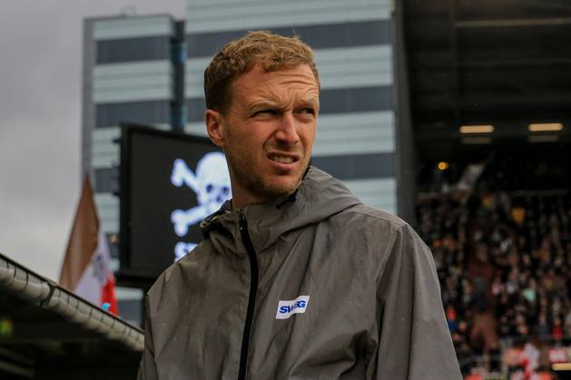 Maximilian Senft Trainer ( KSC ) Deutschland , Hamburg , Millerntorstadion , Fussball , 2. Bundesliga , FC St Pauli - Karlsruher SC