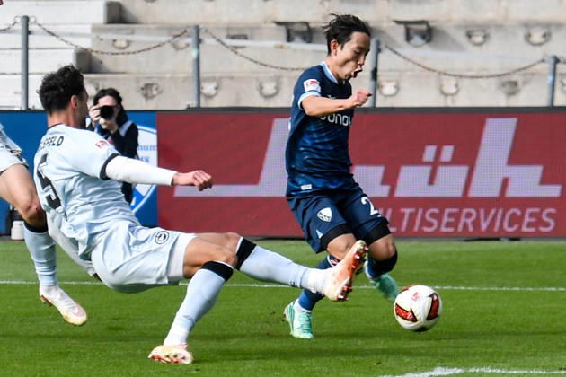 v. li. im Zweikampf Maximilian Bauer (Bielefeld 5) Koji Miyoshi (Bochum 23) 11.10.2026 ¢ Fussball ¢ VfL Bochum vs DSC Arminia Bielefeld, Vonovia Ruhrstadion, Bochum, DFB DFL REGULATIONS PROHIBIT ANY USE OF PHOTOGRAPHS AS IMAGE SEQUENCES AND OR QUASI-VIDEO NRW Germany