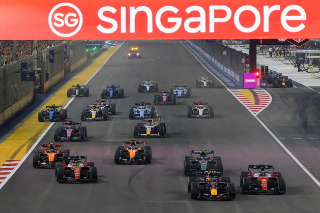 2026 Formula 1 Singapore Grand Prix SINGAPORE - OCTOBER 11: Red Bull Racing driver Max Verstappen leads the field at the start of the Formula 1 Singapore Grand Prix at the Marina Bay Street Circuit in Singapore on October 11, 2026. The race consists of 62 laps, with drivers facing intense tropical heat and high humidity on a demanding street circuit featuring 19 corners and few long straights. Daniel Ceng Anadolu Singapore Singapore. Editorial use only. Please get in touch for any other usage.  Copyright: x2026xAnadoluxDanielxCengx