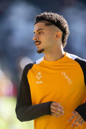 Hull City v Everton Premier League Mohamed Belloumi of Hull City warms up ahead of during the Premier League match between Hull City and Everton at the MKM Stadium, Hull. 11 10 2026 UK Newspapers OUT Copyright: xMattxWilkinsonx FIL-24041-0083