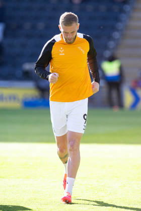 Hull City v Everton Premier League Oliver McBurnie of Hull City warms up ahead of during the Premier League match between Hull City and Everton at the MKM Stadium, Hull. 11 10 2026 UK Newspapers OUT Copyright: xMattxWilkinsonx FIL-24041-0087