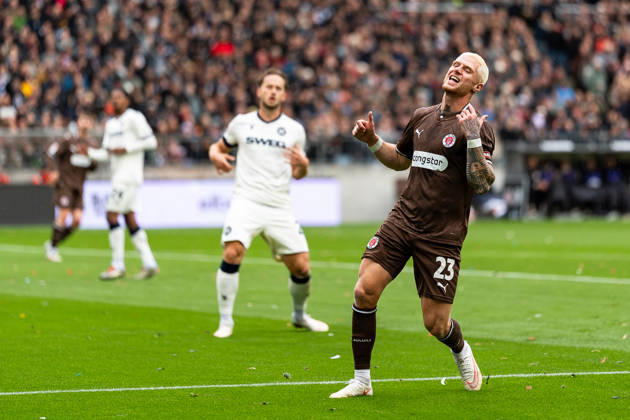 Louis Oppie (FC St. Pauli, 23) enttaeuscht Enttaeuschung, GER, FC St. Pauli vs. Karlsruher SC, Fussball, 2. Bundesliga, Spieltag 7, Saison 2026 2027, 11.10.2026 DFL REGULATIONS PROHIBIT ANY USE OF PHOTOGRAPHS AS IMAGE SEQUENCES AND OR QUASI-VIDEO GER, FC St. Pauli vs. Karlsruher SC, Fussball, 2. Bundesliga, Spieltag 7, Saison 2026 2027, 11.10.2026 Hamburg Copyright: xEibner-Pressefoto MaxxVincenx EP_MVN