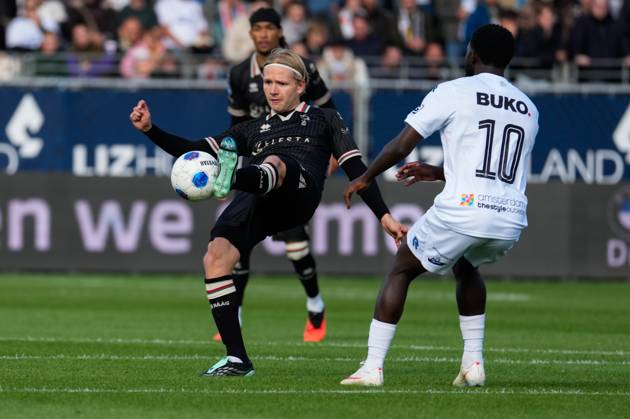 VELSEN-ZUID , 11-10-2026 , BUKO Stadion , season 2026 2027 , Dutch Eredivisie football , match between Telstar and ADO Den Haag , Picture shows ADO Den Haag player MatÄ›j Å in and Telstar player Tyrone Owusu Telstar - ADO  x208165118x Copyright: