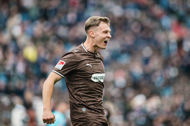 2. Bundesliga: FC St. Pauli vs. Karlsruher SC, 11.10.2026 TOR, JUBEL zum 2:0 durch Lars Ritzka (FC St. Pauli, 21), hier David Nemeth (FC St. Pauli, 4); Fußball, 2. Bundesliga, 7. Spieltag: FC St. Pauli vs. Karlsruher SC am 11.10.2026 im Millerntor-Stadion, Hamburg DFL REGULATIONS PROHIBIT ANY USE OF PHOTOGRAPHS AS IMAGE SEQUENCES AND OR QUASI-VIDEO. Copyright: xBEAUTIFULxSPORTS Tonhäuserx