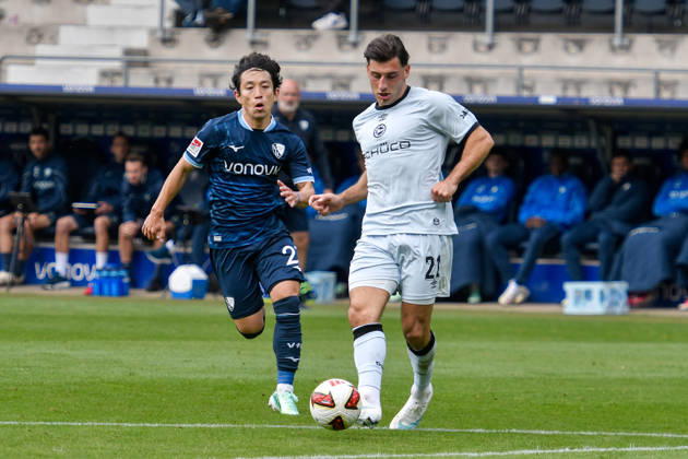 v. li. im Zweikampf Koji Miyoshi (Bochum 23) Stefano Russo (Bielefeld 21) 11.10.2026 ¢ Fussball ¢ VfL Bochum vs DSC Arminia Bielefeld, Vonovia Ruhrstadion, Bochum, DFB DFL REGULATIONS PROHIBIT ANY USE OF PHOTOGRAPHS AS IMAGE SEQUENCES AND OR QUASI-VIDEO NRW Germany