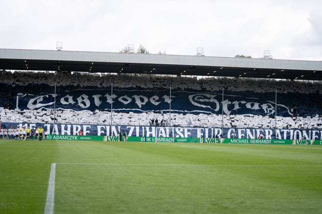 Bochum, Deutschland 11. Oktober 2026: 2. Bundesliga - 2026 2027 - 7. Spieltag - VfL Bochum 1848 gegen DSC Arminia Bielefeld Im Bild: Fans vom VFL Bochum in der Ostkurve mit einer Choreografie Castroper Straße DFL DFB regulations prohibit any use of photographs as image sequences and or quasi-video. Vonovia Ruhrstadion Nordrhein Westfalen Copyright: xFotostandx xGraebex