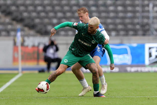 11.10.2026, xtgx, Fussball 2.Bundesliga, Hertha BSC Berlin - SpVgg Greuther Fuerth v.l. Ole Pohlmann (Greuther Fürth Fuerth) Julian Eitschberger (Hertha BSC Berlin) Zweikampf, Aktion, action, battle for the ball (DFL DFB REGULATIONS PROHIBIT ANY USE OF PHOTOGRAPHS as IMAGE SEQUENCES and or QUASI-VIDEO) Berlin