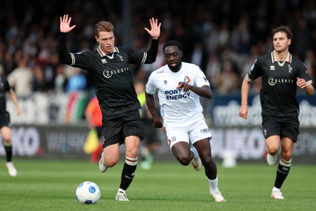VELSEN - (lr) Milan Hokke of ADO Den Haag commits a foul on Tyrone Owusu of Telstar during the Dutch Eredivisie match between Telstar and ADO Den Haag at the BUKO Stadium on October 11, 2026 in Velsen, the Netherlands. SONNY LENSEN ANP Eredivisie 2026 27 xVIxANPxSportx xxANPxIVx 572126495 originalFilename: 572126495.jpg