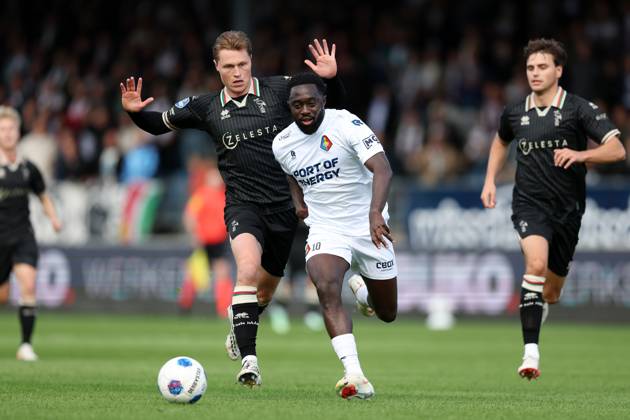 VELSEN - (lr) Milan Hokke of ADO Den Haag commits a foul on Tyrone Owusu of Telstar during the Dutch Eredivisie match between Telstar and ADO Den Haag at the BUKO Stadium on October 11, 2026 in Velsen, the Netherlands. SONNY LENSEN ANP Eredivisie 2026 27 xVIxANPxSportx xxANPxIVx 572126503 originalFilename: 572126503.jpg