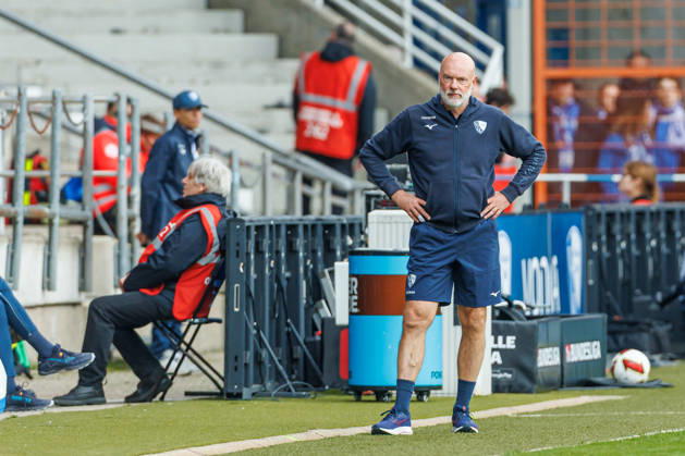 Trainer Uwe Roesler (VfL Bochum) enttaeuscht waehrend des Spiels der 2. Bundesliga zwischen VfL Bochum und Arminia Bielefeld, Ruhrstadion am 11. October 2026 in Bochum, Deutschland. (Foto von Mario Hommes DeFodi Images) +++ Trainer Uwe Roesler (VfL Bochum) looks dejected during the 2nd Bundesliga match between VfL Bochum and Arminia Bielefeld at Vonovia Ruhrstadion on October 11, 2026 in Bochum, Germany. (Photo by Mario Hommes DeFodi Images) DFB DFL REGULATIONS PROHIBIT ANY USE OF PHOTOGRAPHS AS IMAGE SEQUENCES AND OR QUASI-VIDEO. (Photo by Mario Hommes DeFodi Images) -