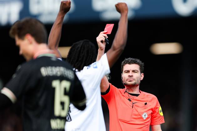 VELSEN - (lr) Milan Hokke of ADO Den Haag receives a red card from referee Erwin Blank during the Dutch Eredivisie match between Telstar and ADO Den Haag at the BUKO Stadium on October 11, 2026 in Velsen, the Netherlands. SONNY LENSEN ANP Eredivisie 2026 27 xVIxANPxSportx xxANPxIVx 572126518 originalFilename: 572126518.jpg