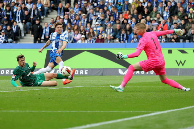 11.10.2026, xtgx, Fussball 2.Bundesliga, Hertha BSC Berlin - SpVgg Greuther Fuerth v.l. Mads Pedersen (Hertha BSC Berlin) Torschuetze, erzielt das Tor, Treffer, scores the goal 1:0 Florian Hellstern (Greuther Fürth Fuerth) (DFL DFB REGULATIONS PROHIBIT ANY USE OF PHOTOGRAPHS as IMAGE SEQUENCES and or QUASI-VIDEO) Berlin